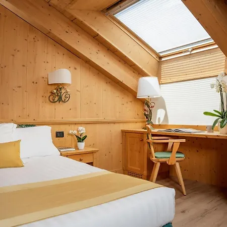 Cristallo Hotell 4*