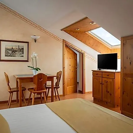 Hotel Cristallo 4*